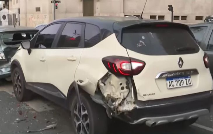 Casi una tragedia: se durmió y provocó un accidente múltiple en la 9 de julio