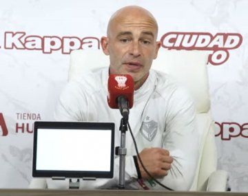 Crisis en Vélez: el duro mensaje del Gallego Méndez tras la derrota ante Huracán