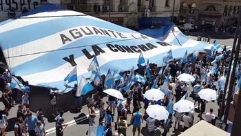 los hinchas de racing y su banderazo previo al clasico de avellaneda los hinchas de racing y su banderazo previo al clasico de avellaneda