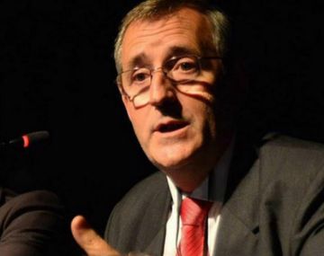 ¿El encargado del polémico escrutinio de Santa Fe es un hacker socialista? 