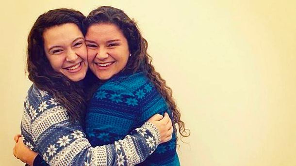 Dos amigas descubrieron en Estados Unidos que son hijas del mismo donante de esperma