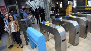 siguen los paros y la apertura de molinetes de subte: hoy le toca a la linea d