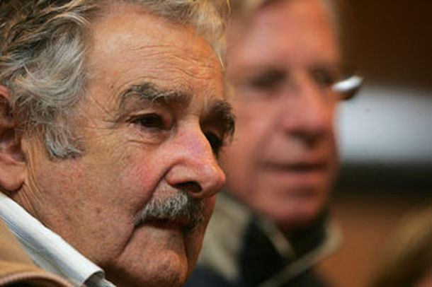 Mujica echó al ministro que criticó a la Argentina