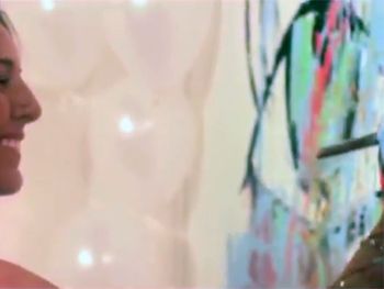 La hija de Tinelli protagonizó un divertido y sensual videoclip