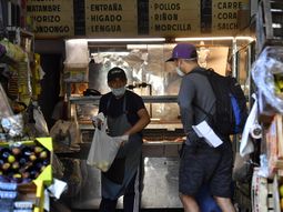 La venta de alimentos es una de las tareas esenciales durante la cuarentena por coronavirus