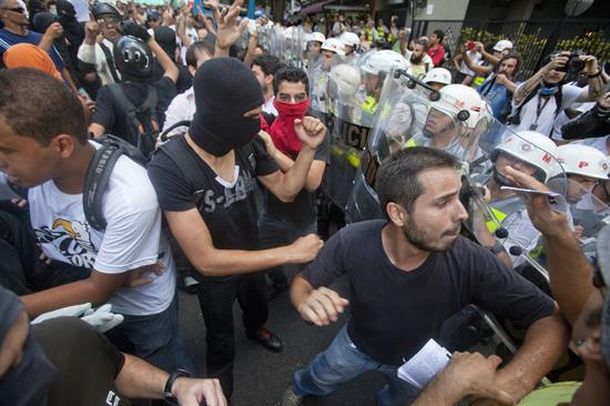 Al menos 143 detenidos en la protesta contra la organización del Mundial
