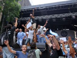 El grito de los trabajadores en la marcha de la CGT: Poné la fecha del paro