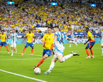 Refuerzo de Selección para Independiente: Arias llegó al país para firmar su contrato