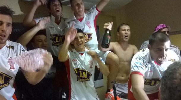 La intimidad del festejo: entrá y mirá el vestuario de Huracán campeón