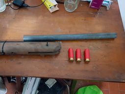 Entre las armas encontadas había una tumbera