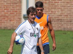 Guillermo, dando indicaciones en el entrenamiento de Boca Guillermo, dando indicaciones en el entrenamiento de Boca