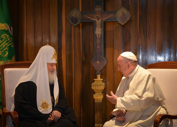 Histórico encuentro entre el papa Francisco y el patriarca ruso Kiril