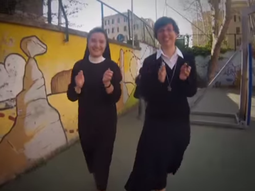 el vaticano, de festejo con una reversion del tema happy el vaticano, de festejo con una reversion del tema happy