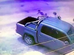 Dos nenes defendieron a su mamá de un robo de motochorros
