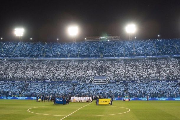 La espectacular bandera argentina en la tribuna de La Bombonera