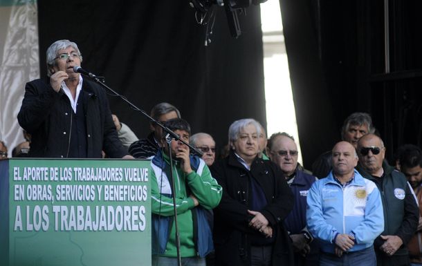 Investigado por la justicia, Moyano apuntó contra el gobierno