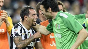 Carlos Tevez y Gianluigi Buffon en Juventus Carlos Tevez y Gianluigi Buffon en Juventus