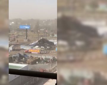 Mendoza: el viento Zonda voló la carpa de un circo