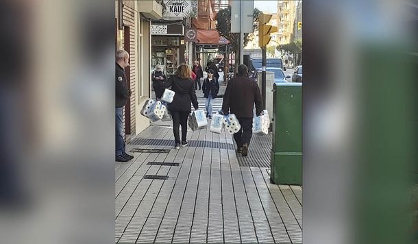 España deja salir a menores en medio del coronavirus