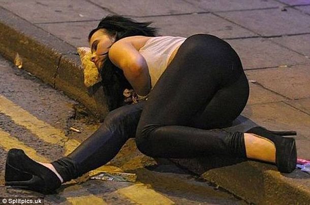 La galería que muestra a los que se quedan dormidos tras una noche de borrachera