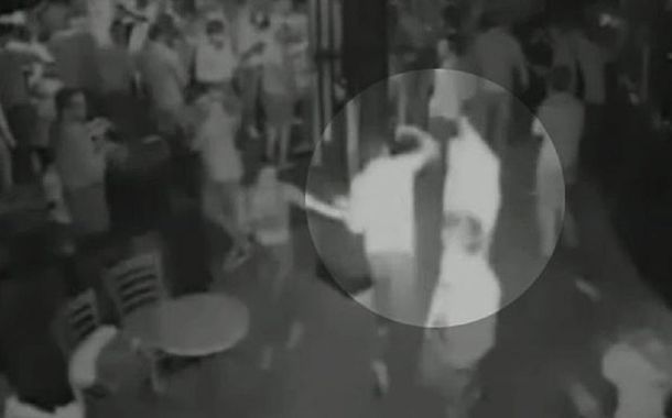 Un hombre baila con su novia, él le da una terrible trompada y lo deja en coma