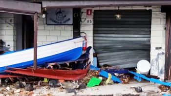 el ciclon harry causo destrozos e inundaciones en su paso por italia, espana, francia y malta el ciclon harry causo destrozos e inundaciones en su paso por italia, espana, francia y malta