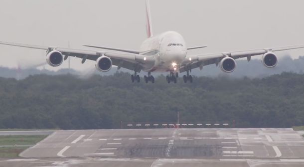 VIDEO: Así aterriza el avión comercial más grande del mundo