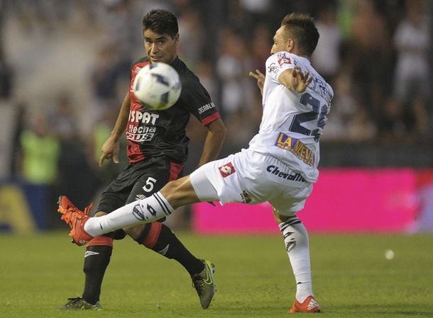 Colón mejoró en el segundo tiempo y goleó a Quilmes en el Centenario