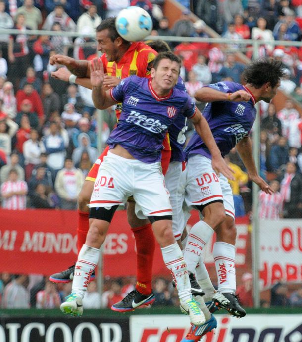 Partidazo en la B Nacional: ocho goles y un expulsado