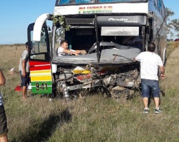 Chocaron un micro y un auto en Ruta 11 - Crédito:&nbsp;@Taxivista