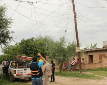 Murió electrocutado por querer colgarse para mirar el Superclásico