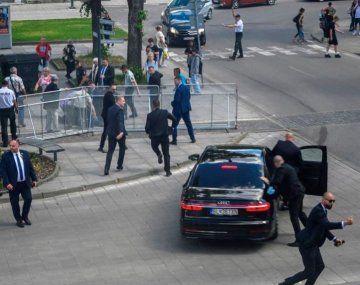 Atentaron contra el primer ministro de Eslovaquia: recibió cuatro disparos