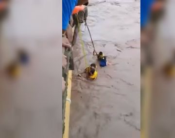 Rescataron a siete personas que casi se ahogan por pescar en el río