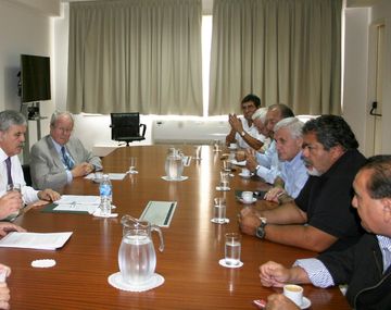 De Vido se reunió con empresarios y gremios de la construcción y metalúrgicos