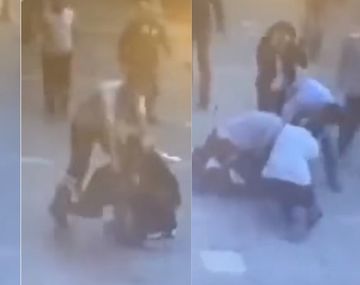 Le pegaba a su ex cuando llegó otro hombre y lo derribó de un golpe