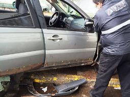 encuentran 141 panes de marihuana escondidos en distintas partes de un auto encuentran 141 panes de marihuana escondidos en distintas partes de un auto