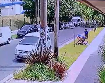 Delincuentes golpearon brutalmente a un hombre para robarle el auto