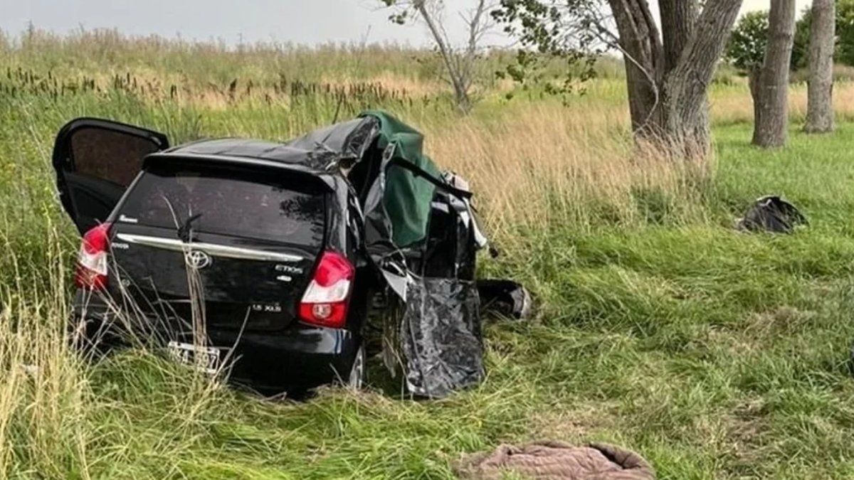 Tragedia en la Ruta 11: una mamá y sus dos hijos murieron por un vuelco