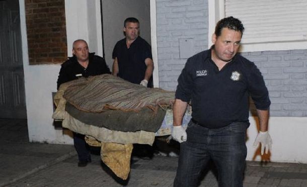 Buscaba a un gato perdido y halló dos cadáveres en una casa de La Plata