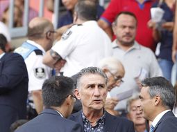 bauza se reunio con lionel messi: no hablamos de su regreso bauza se reunio con lionel messi: no hablamos de su regreso