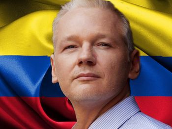Assange teme ser envenenado y duerme en el baño