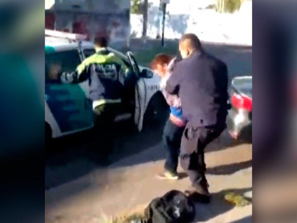 Una mujer fue asaltada y manoseada en Berazategui: liberaron al agresor y vive atemorizada