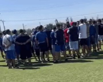 Filtran el video del apriete de la barra de Godoy Cruz al plantel: No queremos cagones acá