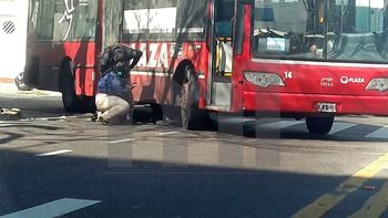un colectivo atropello a dos peatones: uno murio y el otro permanece en grave estado un colectivo atropello a dos peatones: uno murio y el otro permanece en grave estado