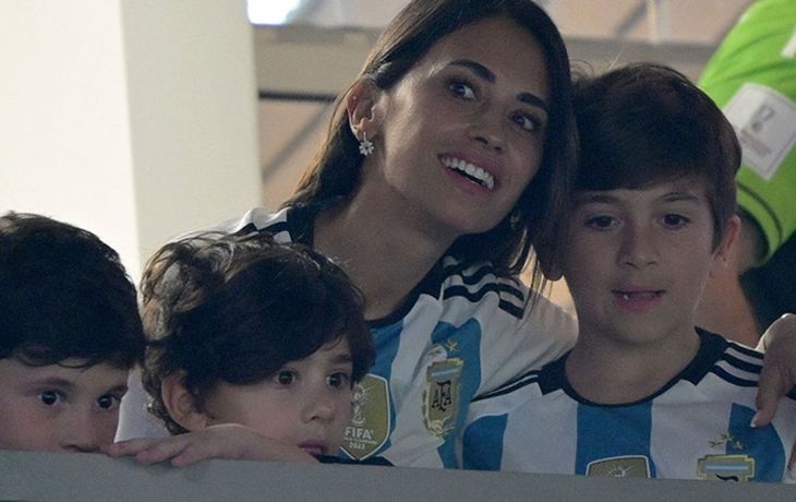FOTOS: Antonela Roccuzzo e hijos viendo a la Selección Argentina