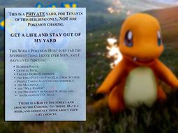 los jugadores de pokemon go van a su patio, se canso y escribio un cartel los jugadores de pokemon go van a su patio, se canso y escribio un cartel