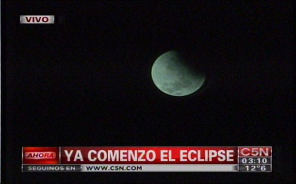 ¿Te lo perdiste? mirá el momento en que la Luna se tiñó de rojo el año pasado