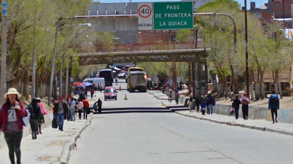 Jujuy: cuatro muertos y dos heridos al volcar una camioneta