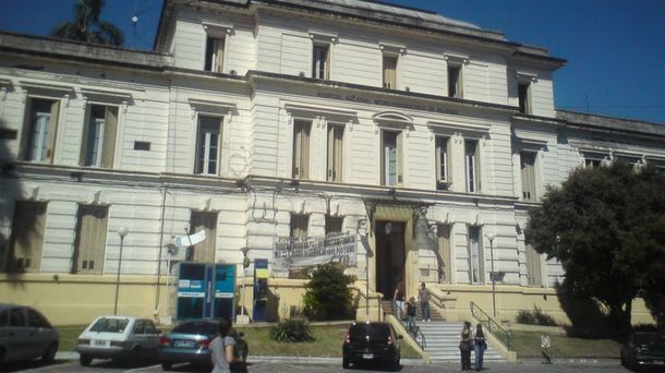 Una paciente del Moyano atacó con un cuchillo al personal de vigilancia