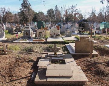 Cementerio Centenario en Neuquén - Crédito: lmneuquen
